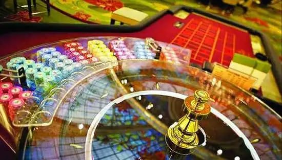 Antarmuka aplikasi mobile tomslot88 menampilkan pasar Liga 1 dan permainan live casino
